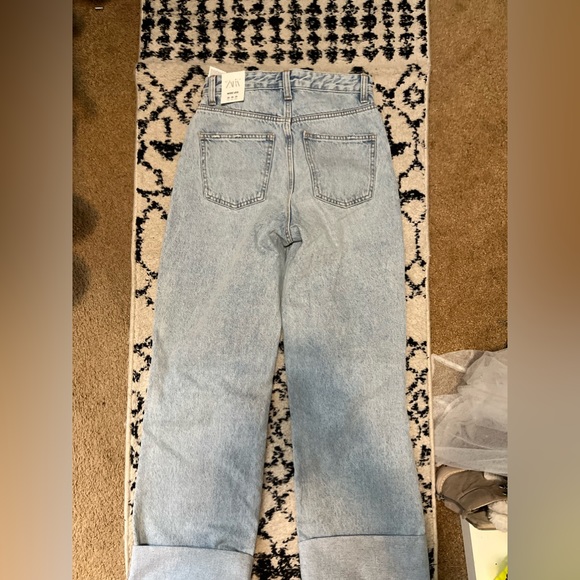 Zara Distressed Jeans - Picture 4 of 16